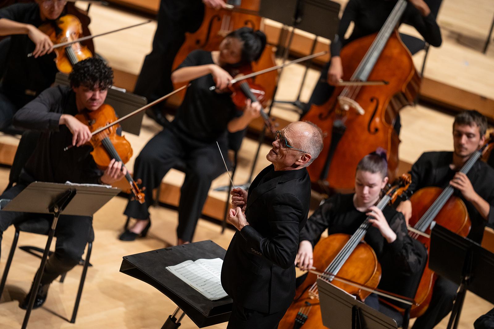 David Neely conducts the UMD Symphony Orchestra.